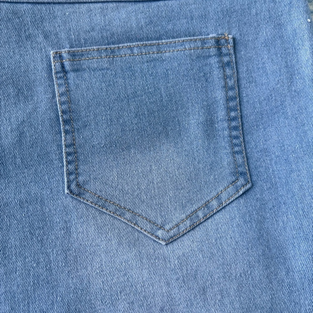 Light Blue Crop Denim Stretchy Jeans | Size XL - Picture 4 of 9